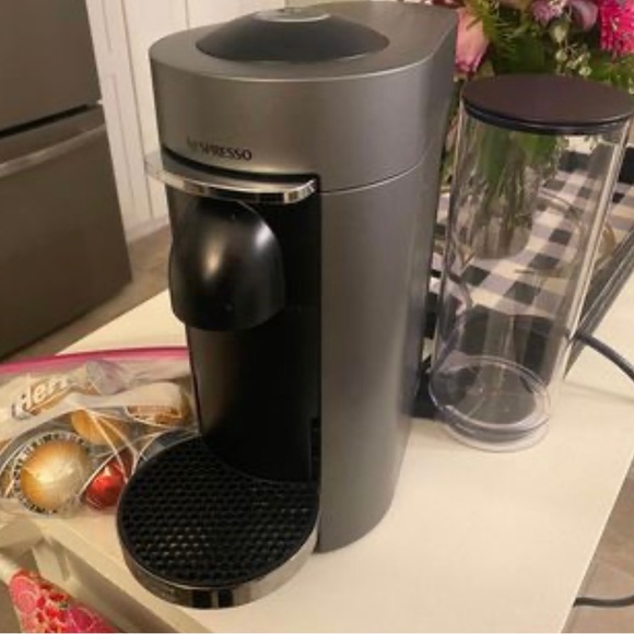 Nespresso Vertuo Plus Deluxe